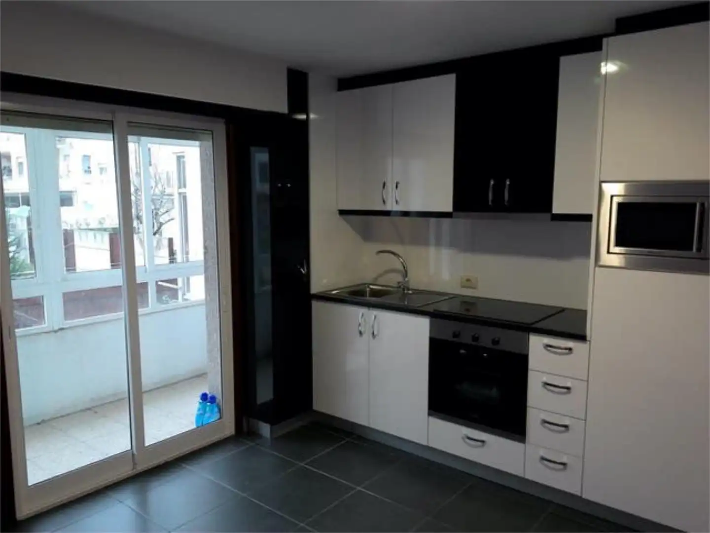 Piso de alquiler en Mariñamansa Cocina de Piso de alquiler en Ourense Capital con Calefacción, Terraza y Trastero