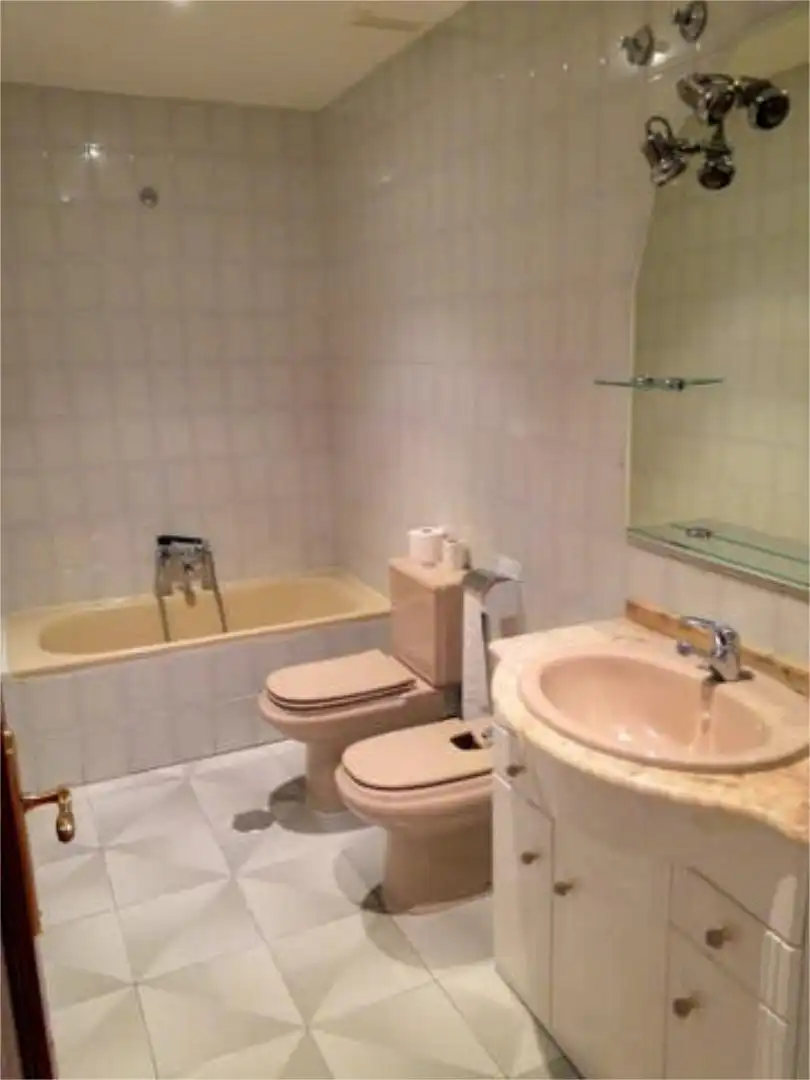 Piso de alquiler en Mariñamansa Baño de Piso de alquiler en Ourense Capital con Calefacción, Terraza y Trastero