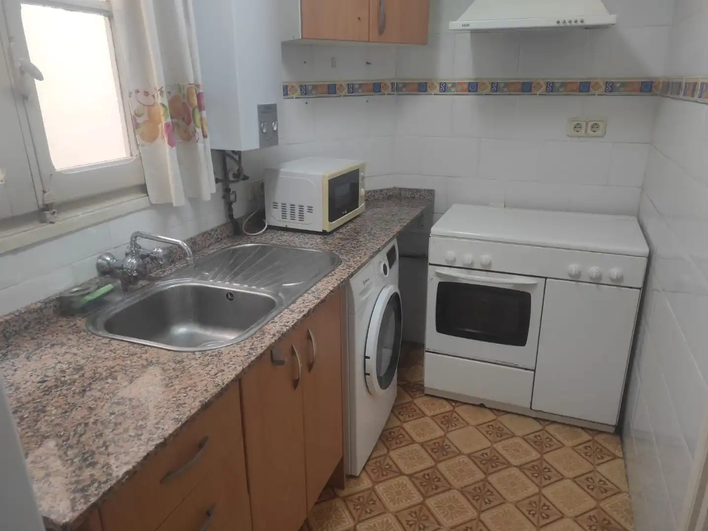Flat for rent in Carrer del Mestre Arturo Padilla, 27, Zona Campus Universitario Kitchen of Flat for rent in Burjassot with Furnished and Balcony