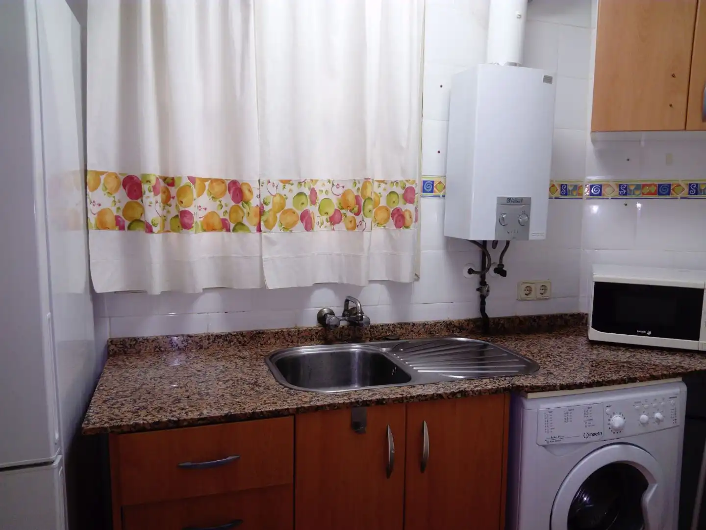 Flat for rent in Carrer del Mestre Arturo Padilla, 27, Zona Campus Universitario Kitchen of Flat for rent in Burjassot with Furnished and Balcony