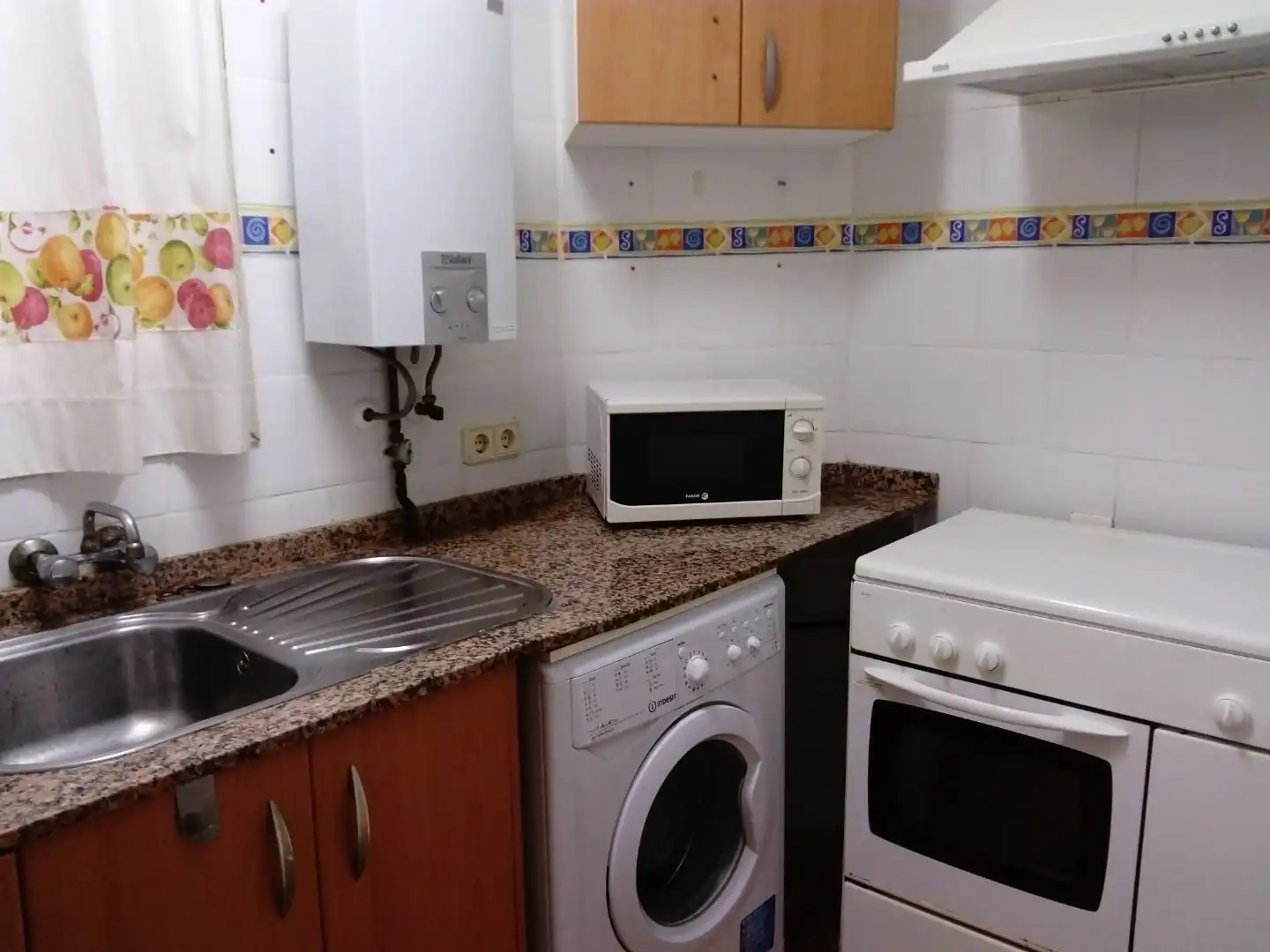 Flat for rent in Carrer del Mestre Arturo Padilla, 27, Zona Campus Universitario Kitchen of Flat for rent in Burjassot with Furnished and Balcony