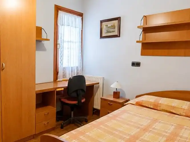 Flat for rent in Caracter Uribe Auzoa, 16, Arrasate / Mondragón Bedroom of Flat for rent in Arrasate / Mondragón with Heating, Parquet flooring and Furnished