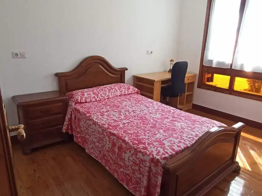 Flat for rent in Caracter Uribe Auzoa, 16, Arrasate / Mondragón Bedroom of Flat for rent in Arrasate / Mondragón with Heating, Parquet flooring and Furnished