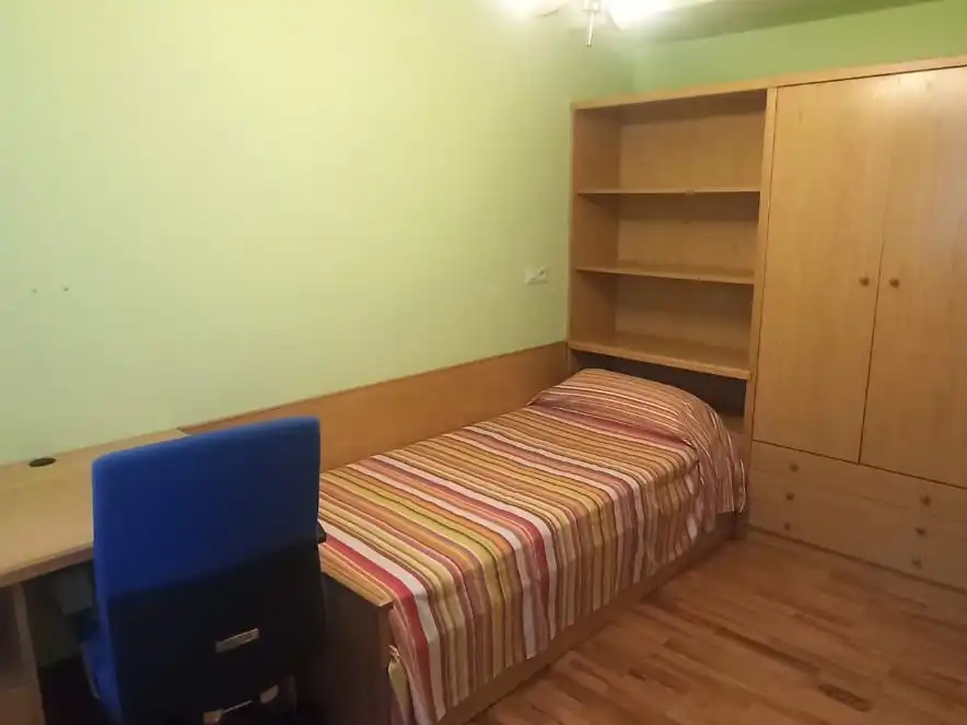 Flat for rent in Caracter Uribe Auzoa, 16, Arrasate / Mondragón Bedroom of Flat for rent in Arrasate / Mondragón with Heating, Parquet flooring and Furnished