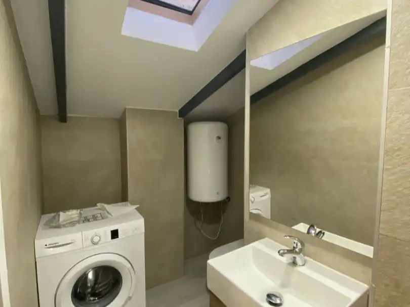 Piso de alquiler en Calle Pareja Serrada, Casco Histórico Baño de Piso de alquiler en Guadalajara con Aire acondicionado, Terraza y Amueblado