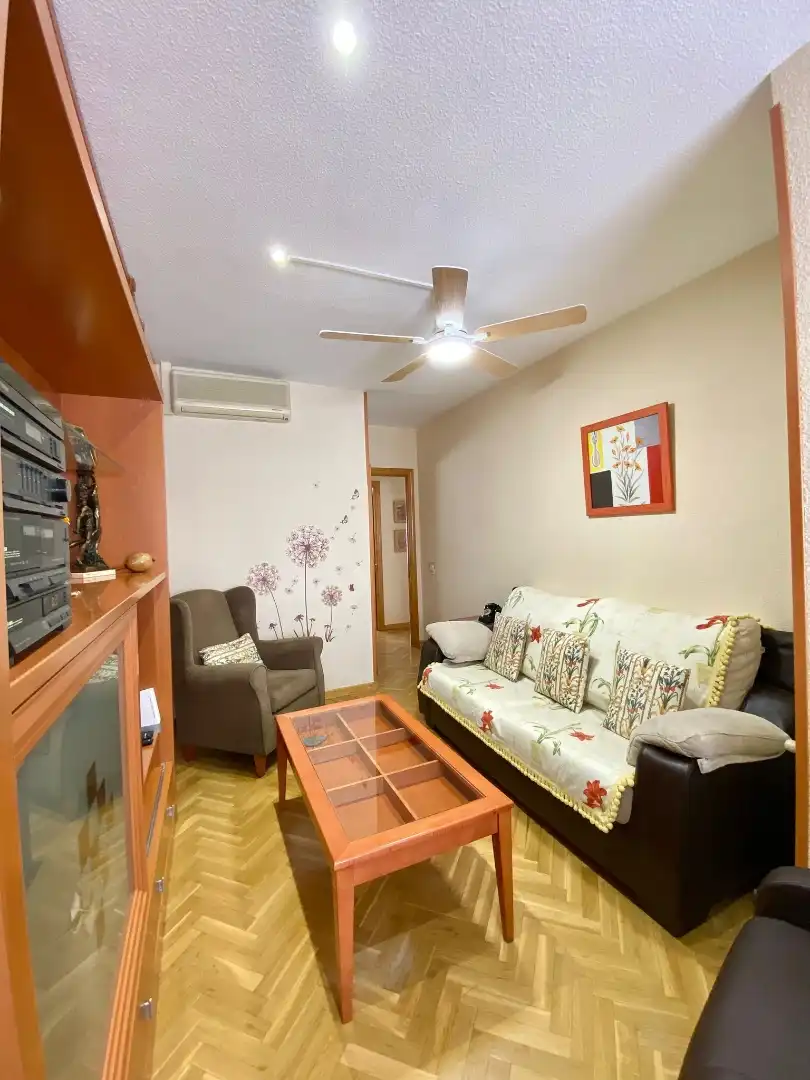 Pis en venda a Calle de Santoña, 7, Zofio Sala d'estar de Pis en venda en Madrid amb Aire condicionat, Calefacció i Parquet