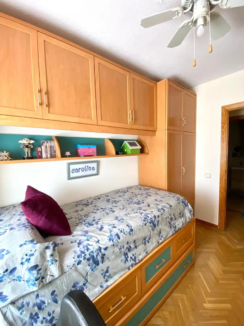 Pis en venda a Calle de Santoña, 7, Zofio Dormitori de Pis en venda en Madrid amb Aire condicionat, Calefacció i Parquet