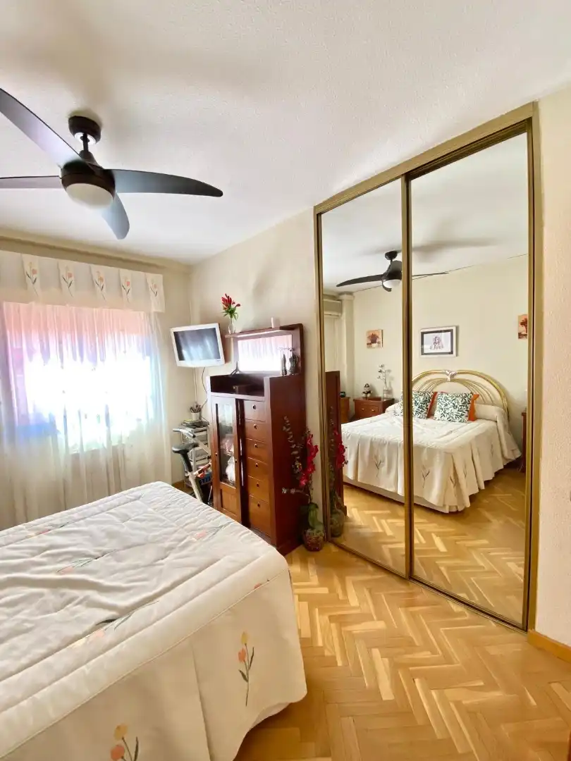 Pis en venda a Calle de Santoña, 7, Zofio Dormitori de Pis en venda en Madrid amb Aire condicionat, Calefacció i Parquet