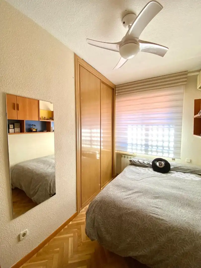 Pis en venda a Calle de Santoña, 7, Zofio Dormitori de Pis en venda en Madrid amb Aire condicionat, Calefacció i Parquet