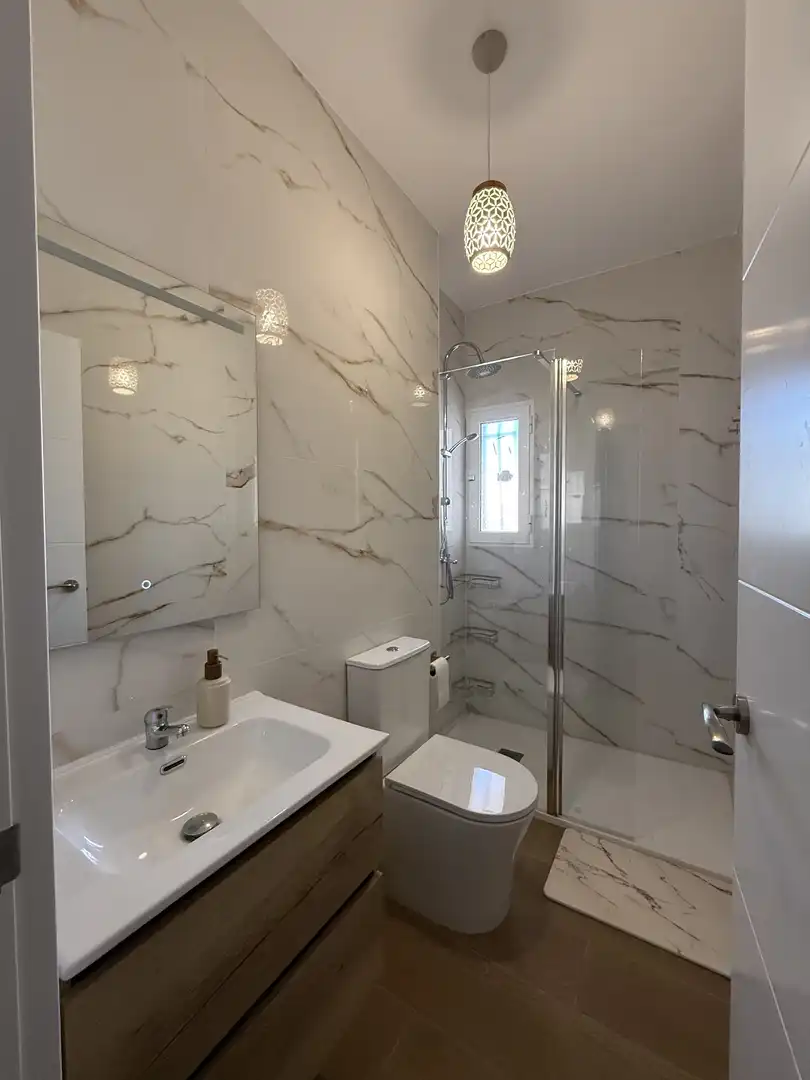 Room in Calle Altagracia, 27, El Perchel Bathroom of Flat for share in Ciudad Real with Air Conditioner, Heating and Parquet flooring