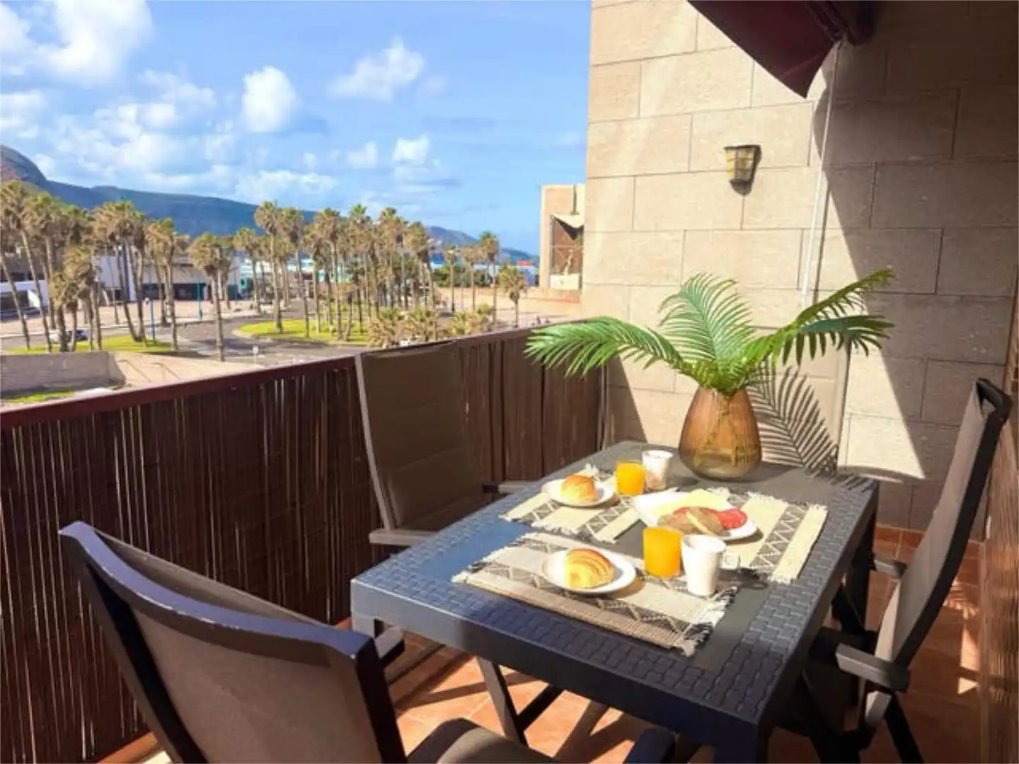 Wohnungen zur Miete in Guanarteme Terrasse von Wohnungen zur Miete in Las Palmas de Gran Canaria mit Terrasse und Möbliert