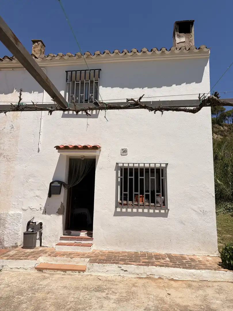 Casa adosada en venta en Diseminado el Maset, 29, Sant Esteve Sesrovires Vista exterior de Casa adosada en venta en Sant Esteve Sesrovires con Terraza