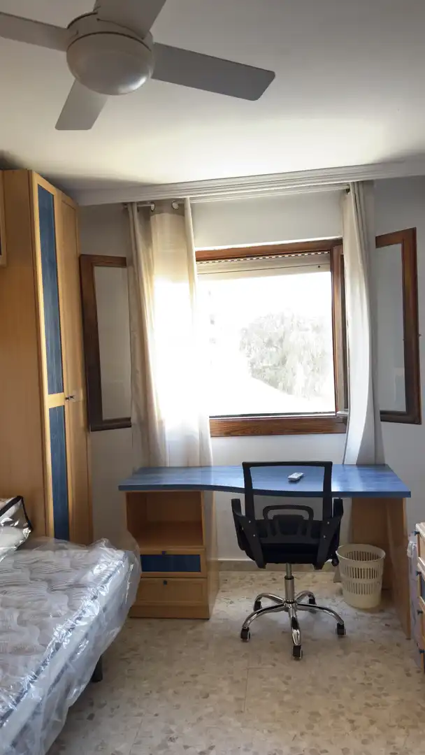 Habitació a Calle Ruiz Zorrilla, Bajadilla - Fuente Nueva Habitació a Calle Ruiz Zorrilla, Bajadilla - Fuente Nueva