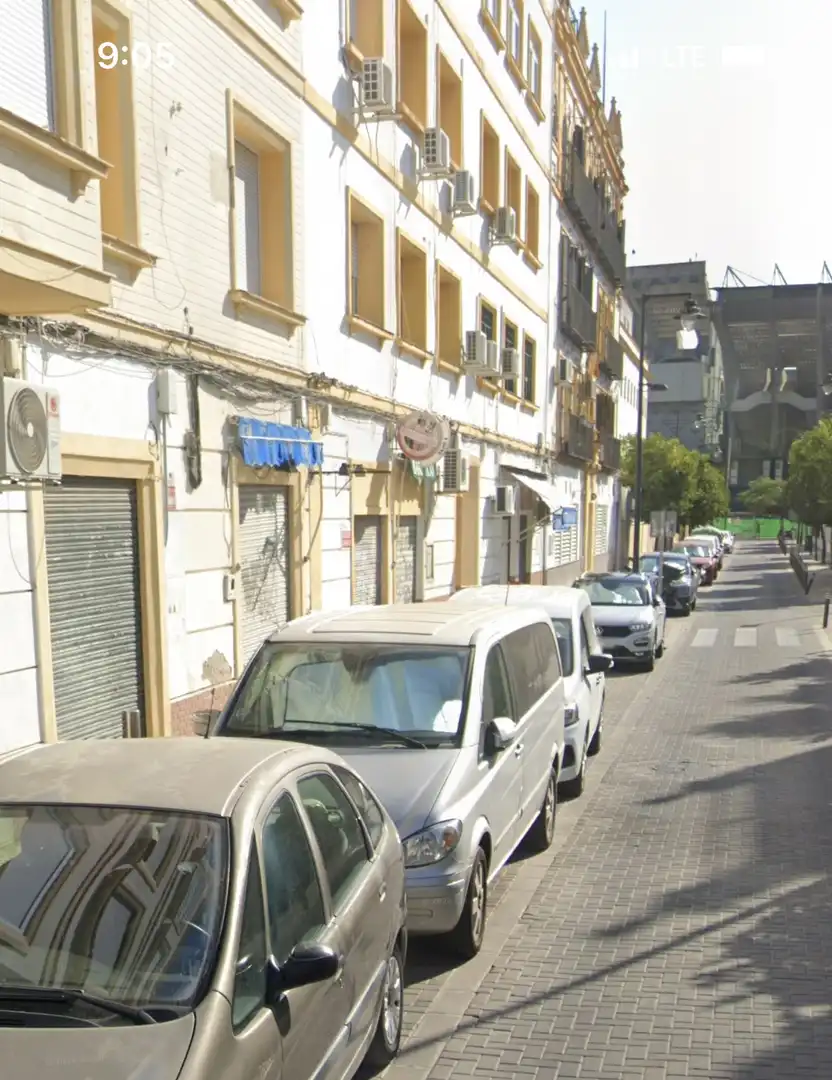Vista exterior de Local de lloguer en Sevilla