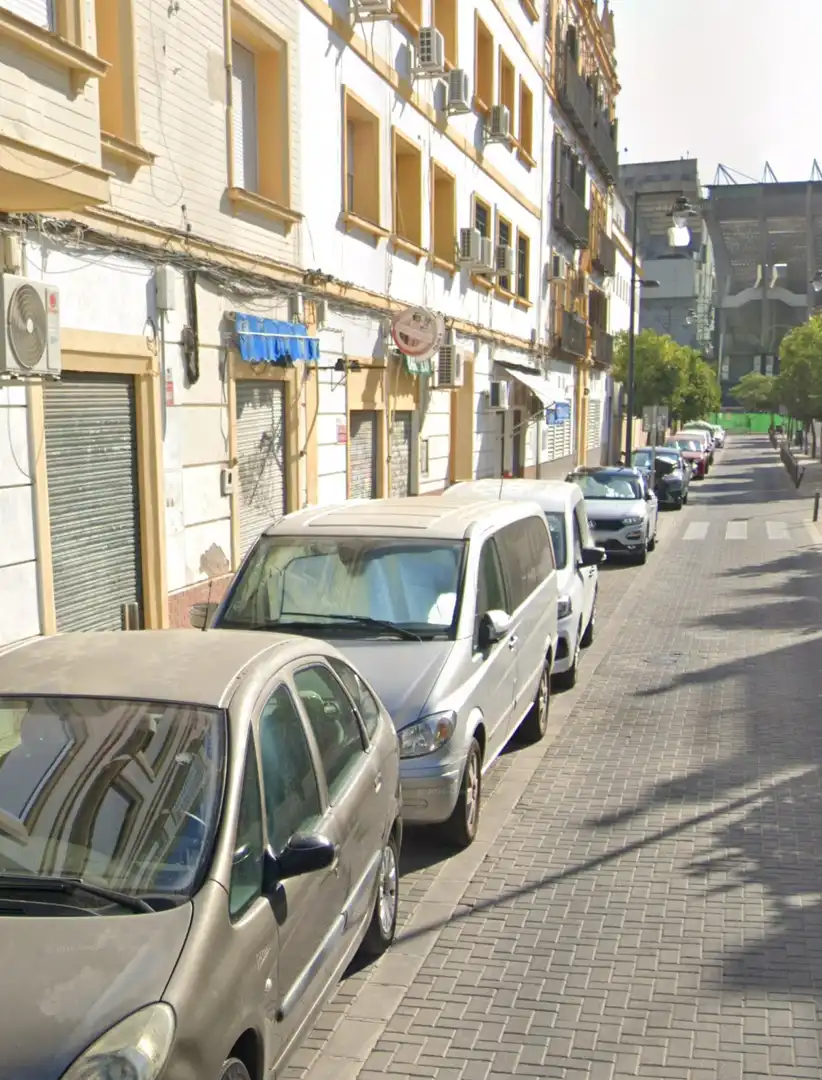 Vista exterior de Local de lloguer en Sevilla