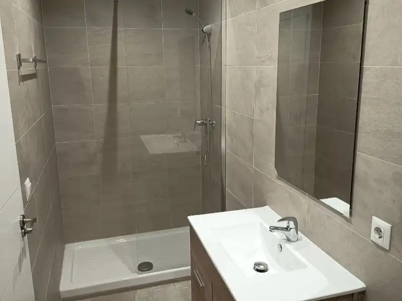Piso de alquiler en Calle Ignacio Ellacuría, 6, Ventas Baño de Piso de alquiler en Madrid con Aire acondicionado, Calefacción y Jardín privado