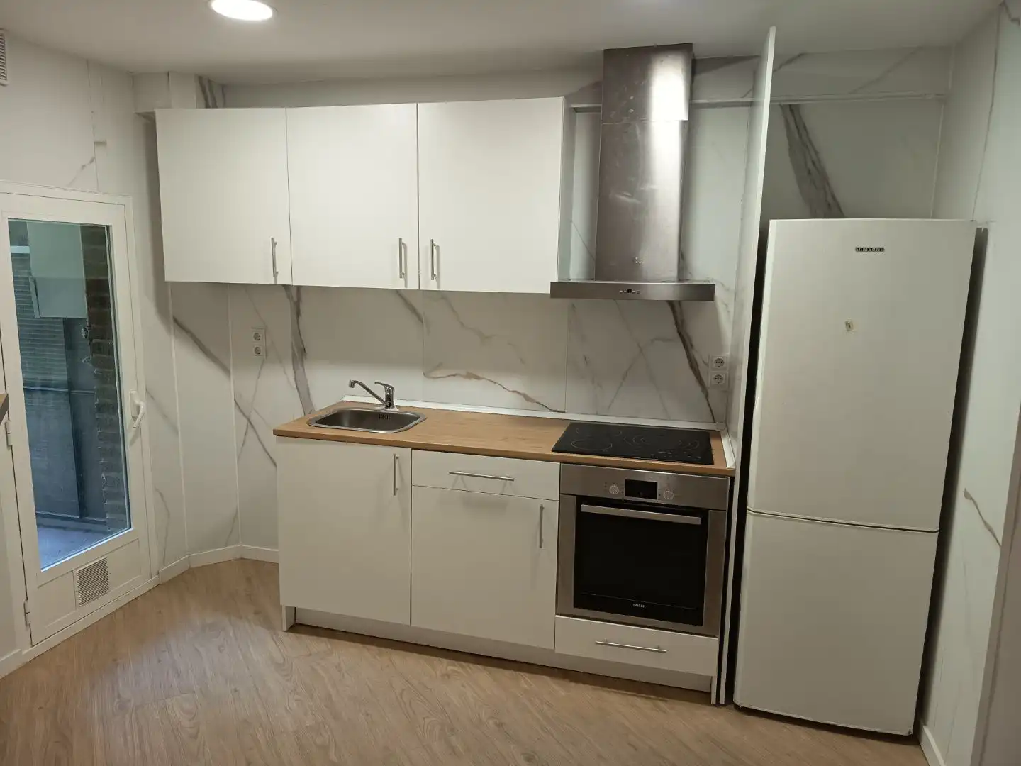 Piso de alquiler en Calle Ignacio Ellacuría, 6, Ventas Cocina de Piso de alquiler en Madrid con Aire acondicionado, Calefacción y Jardín privado