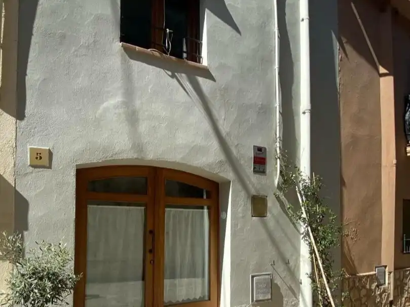 Einfamilien-Reihenhaus zur Miete in Carrer Balmes, 3, Albons Außenansicht von Einfamilien-Reihenhaus zur Miete in Albons mit Klimaanlage und Terrasse