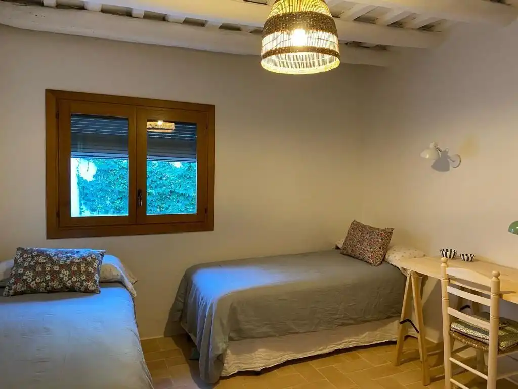 Einfamilien-Reihenhaus zur Miete in Carrer Balmes, 3, Albons Schlafzimmer von Einfamilien-Reihenhaus zur Miete in Albons mit Klimaanlage und Terrasse