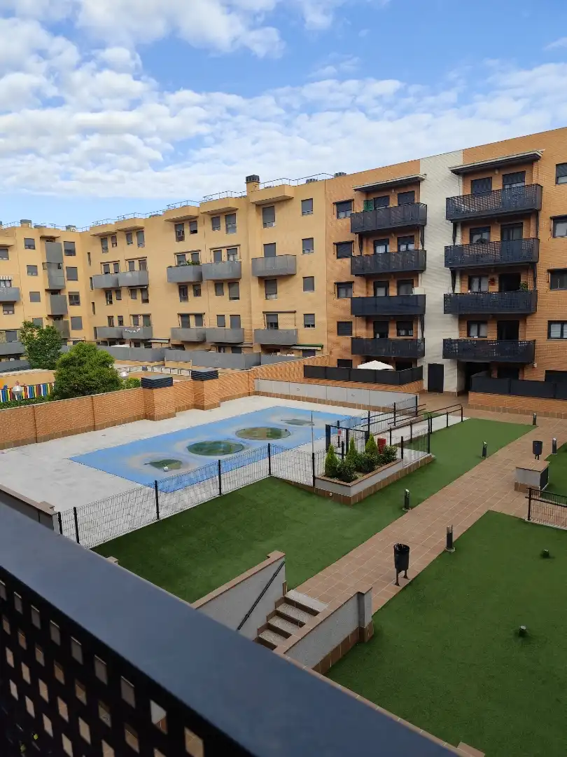 Pis de lloguer a Poligono Vp. Buenavista, Buenavista Piscina de Pis de lloguer en Getafe amb Calefacció, Terrassa i Moblat