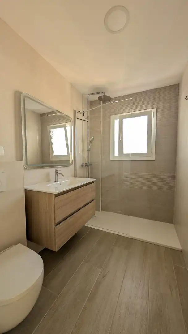 Flat for rent in Avinguda de la Costa Blanca, 12, Cabo de las Huertas Bathroom of Flat for rent in Alicante / Alacant with Terrace, Furnished and Balcony