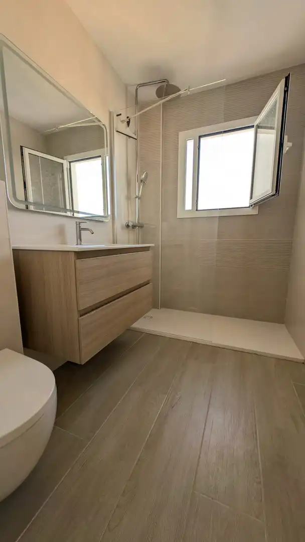 Flat for rent in Avinguda de la Costa Blanca, 12, Cabo de las Huertas Bathroom of Flat for rent in Alicante / Alacant with Terrace, Furnished and Balcony