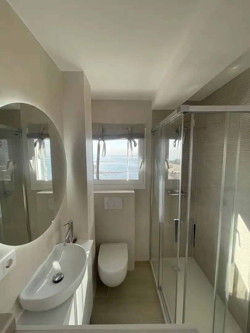 Flat for rent in Avinguda de la Costa Blanca, 12, Cabo de las Huertas Bathroom of Flat for rent in Alicante / Alacant with Terrace, Furnished and Balcony