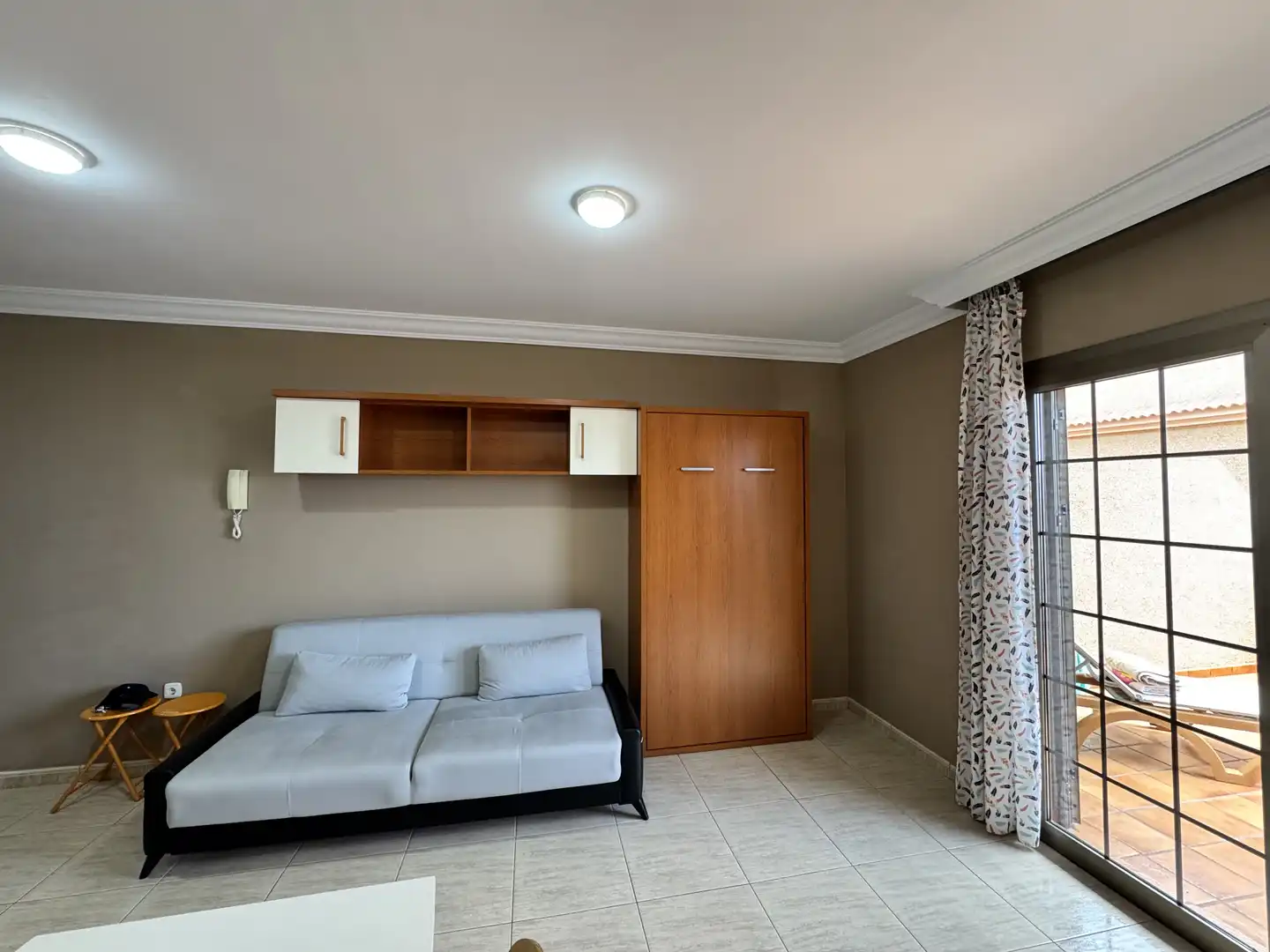 Wohnung zur Miete in Llanos del Poris, 22, Arico Wohnzimmer von Wohnung zur Miete in Arico mit Privatgarten, Terrasse und Schwimmbad