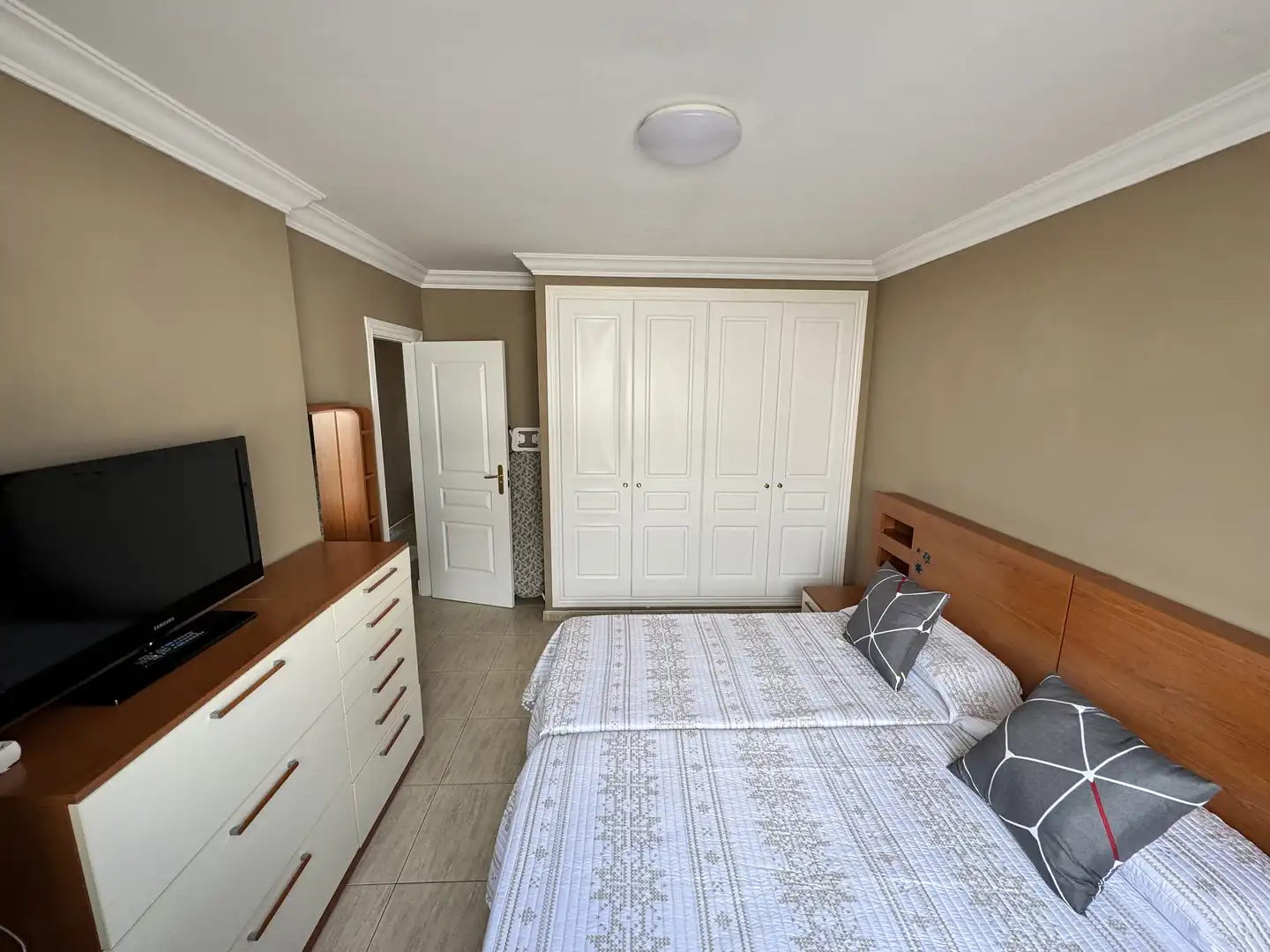 Wohnung zur Miete in Llanos del Poris, 22, Arico Schlafzimmer von Wohnung zur Miete in Arico mit Privatgarten, Terrasse und Schwimmbad