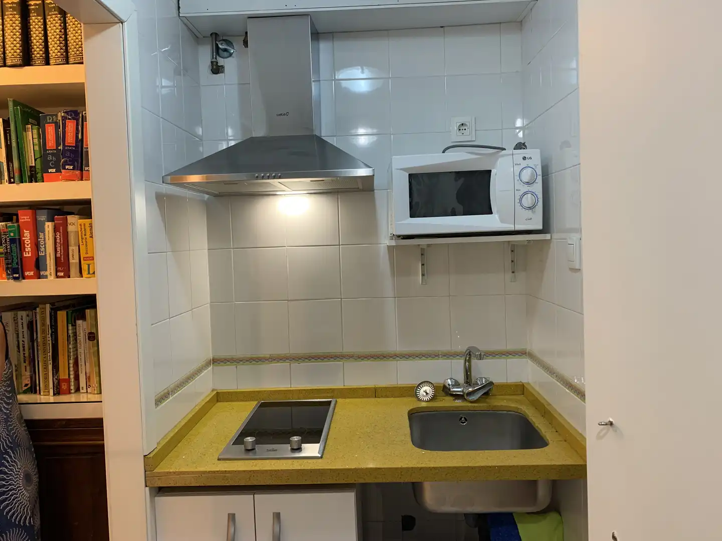 Apartments for rent in Calle Hiniesta, San Julián Kitchen of Apartments for rent in Sevilla with Air Conditioner, Terrace and Furnished