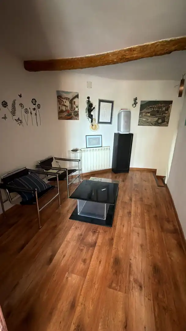 Casa adosada en venda a Calle el Cristo, 13, Alaminos Sala d'estar de Casa adosada en venda en Alaminos amb Calefacció, Parquet i Terrassa