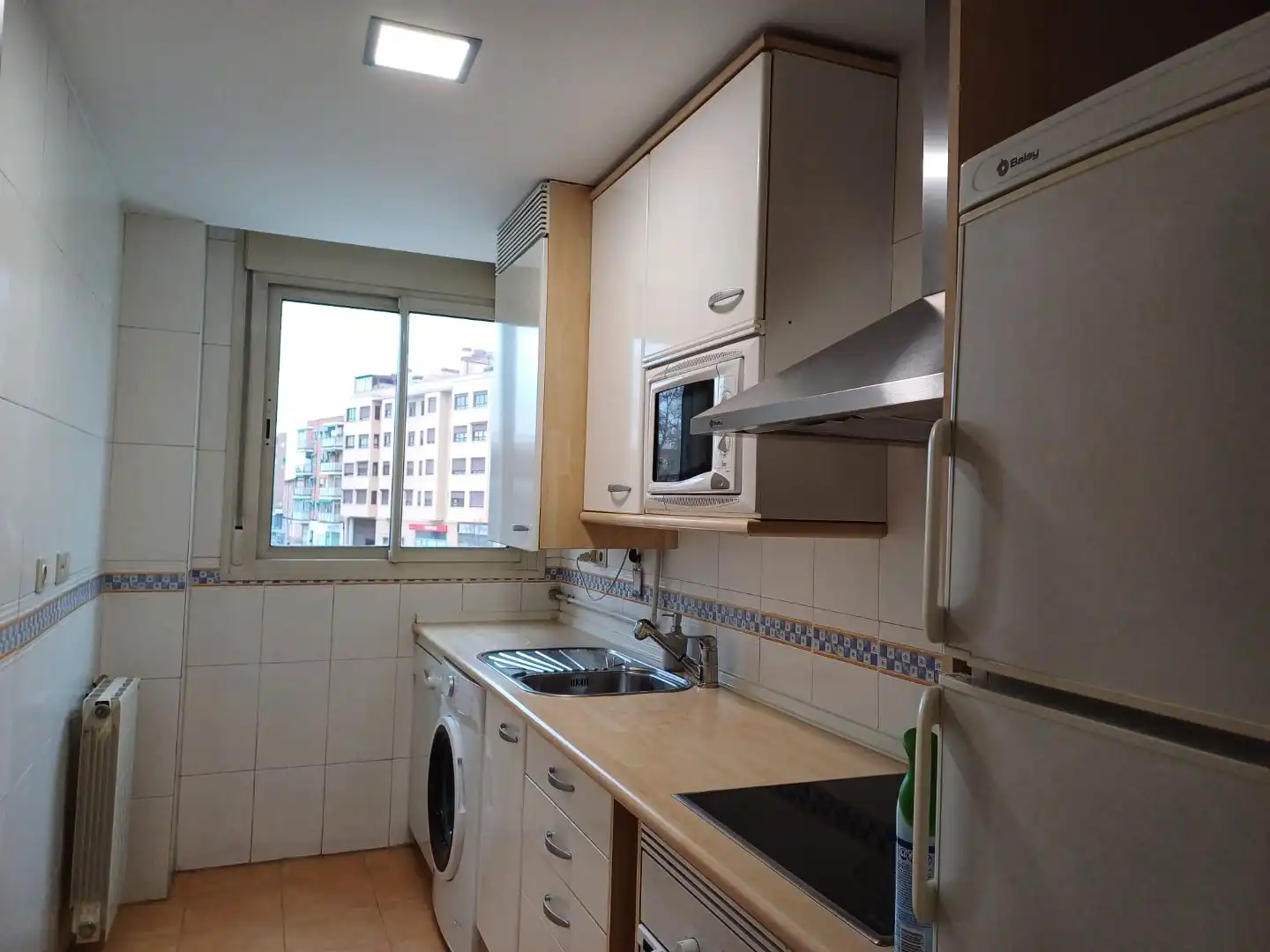 Flat for rent in Avenida de la Ermita, 2, Arroyo de la Vega Kitchen of Flat for rent in La Moraleja with Air Conditioner, Swimming Pool and Balcony