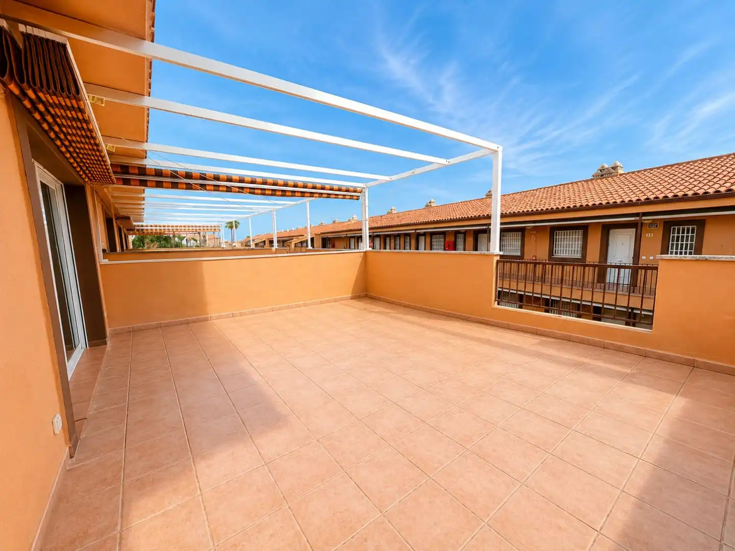 Wohnung zum Verkauf in Marina Urbanization Casares, 6066, Marina de Casares Terrasse von Wohnung zum Verkauf in Casares mit Terrasse und Schwimmbad