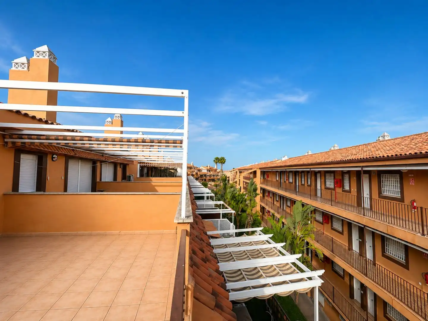 Wohnung zum Verkauf in Marina Urbanization Casares, 6066, Marina de Casares Terrasse von Wohnung zum Verkauf in Casares mit Terrasse und Schwimmbad