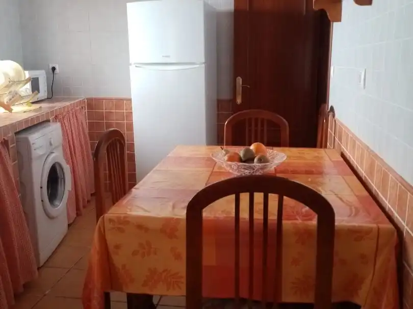 Casa adosada en venda a Calle Barriojito, 2, Palomas Cuina de Casa adosada en venda en Palomas amb Traster i Moblat