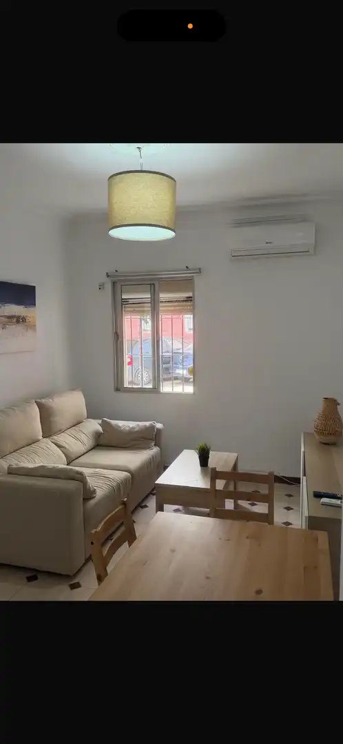 Piso de alquiler en Calle López Pinillos, 5, El Tardón - El Carmen Sala de estar de Piso de alquiler en Sevilla con Aire acondicionado, Calefacción y Amueblado