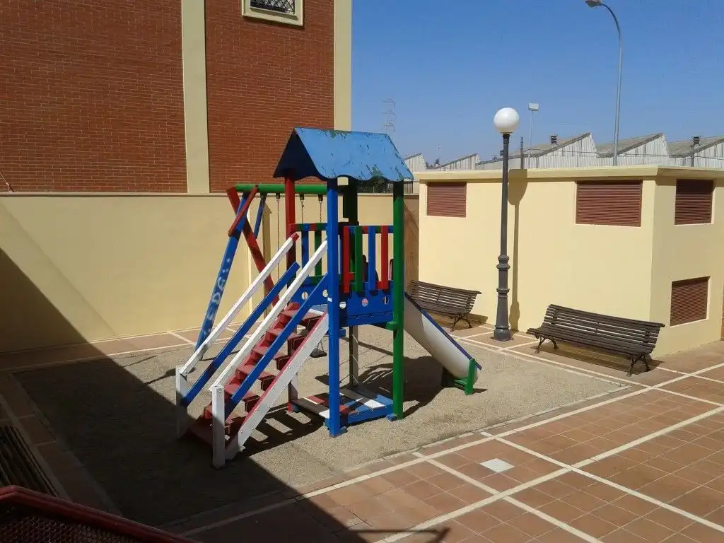 Parking de Piso de alquiler en Dos Hermanas con Aire acondicionado, Calefacción y Piscina