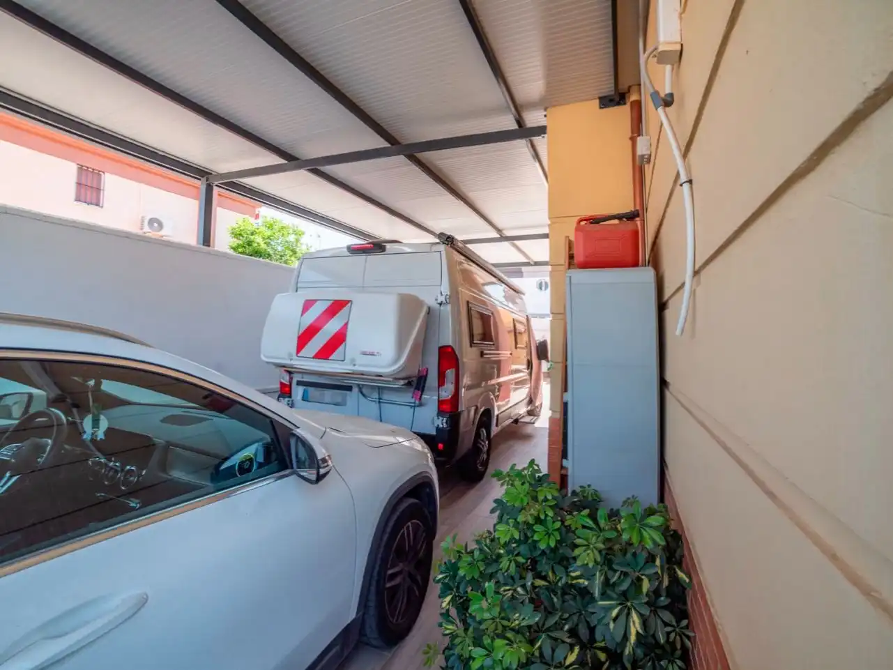 Casa adosada en venta en Avenida de Almargen, 90b, Centro Parking de Casa adosada en venta en Bormujos con Aire acondicionado, Terraza y Piscina