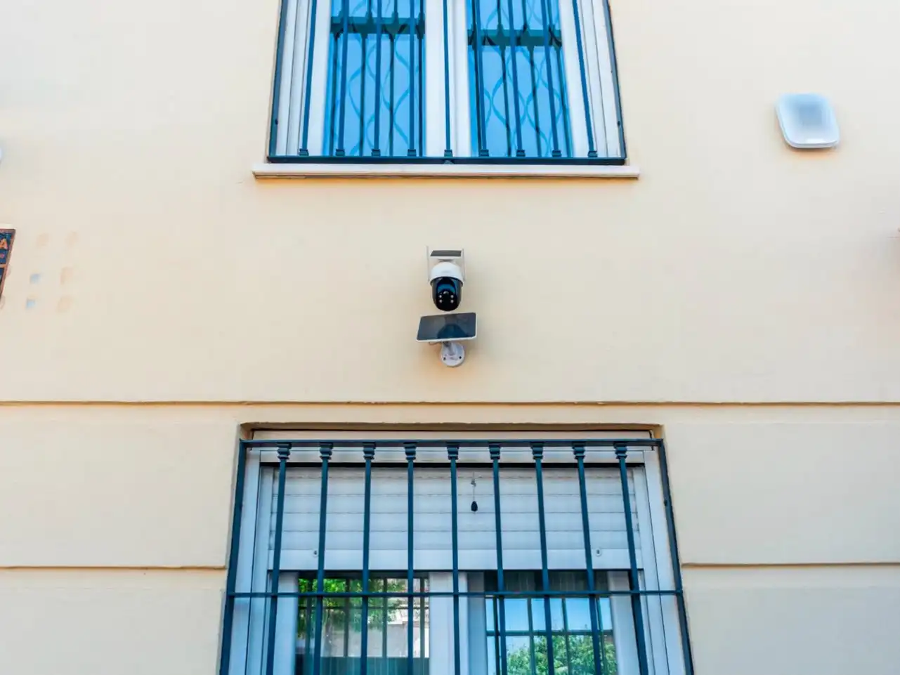 Casa adosada en venta en Avenida de Almargen, 90b, Centro Vista exterior de Casa adosada en venta en Bormujos con Aire acondicionado, Terraza y Piscina