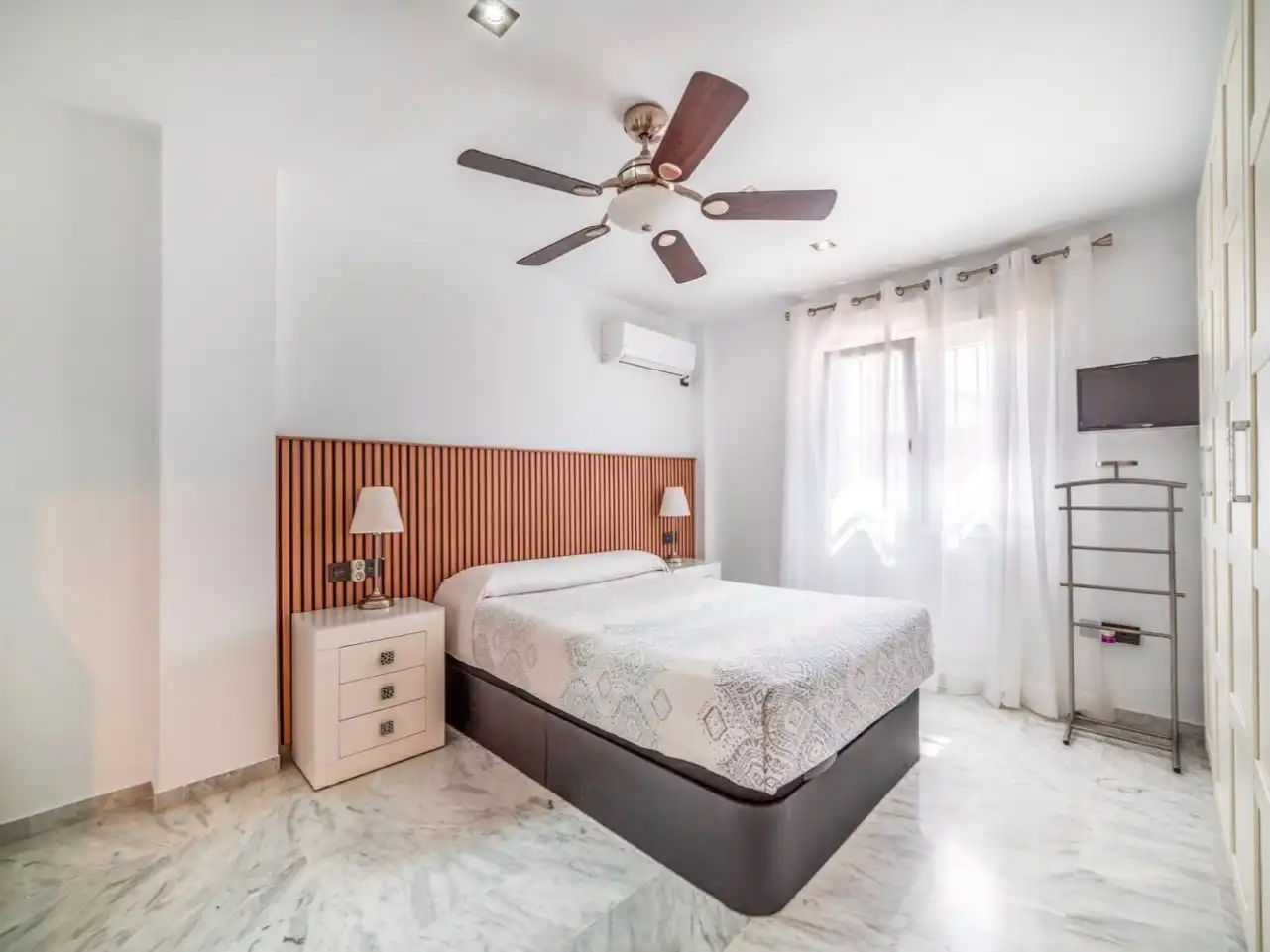 Casa adosada en venta en Avenida de Almargen, 90b, Centro Habitación de Casa adosada en venta en Bormujos con Aire acondicionado, Terraza y Piscina