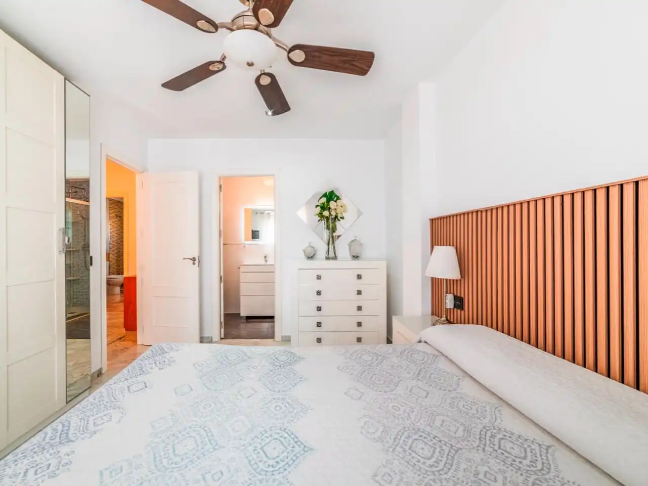 Casa adosada en venta en Avenida de Almargen, 90b, Centro Habitación de Casa adosada en venta en Bormujos con Aire acondicionado, Terraza y Piscina