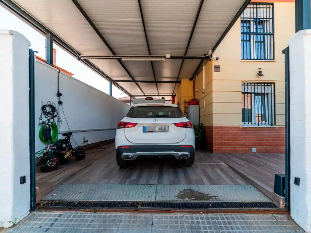 Casa adosada en venta en Avenida de Almargen, 90b, Centro Parking de Casa adosada en venta en Bormujos con Aire acondicionado, Terraza y Piscina