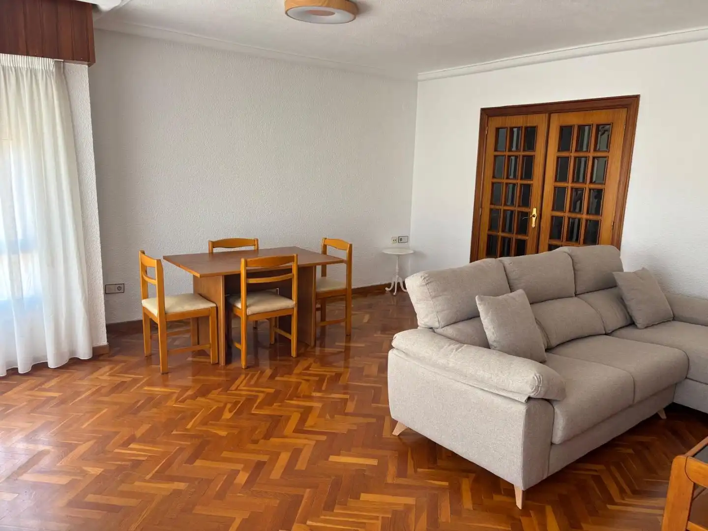 Piso de alquiler en Carrer de Sant Fèlix, 41, Plaza Illes Columbretes Sala de estar de Piso de alquiler en Castellón de la Plana / Castelló de la Plana con Parquet y Amueblado