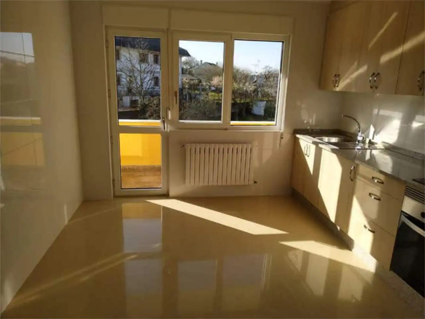 Flat for rent in Parroquias del Oeste Kitchen of Flat for rent in Lugo with Heating and Terrace