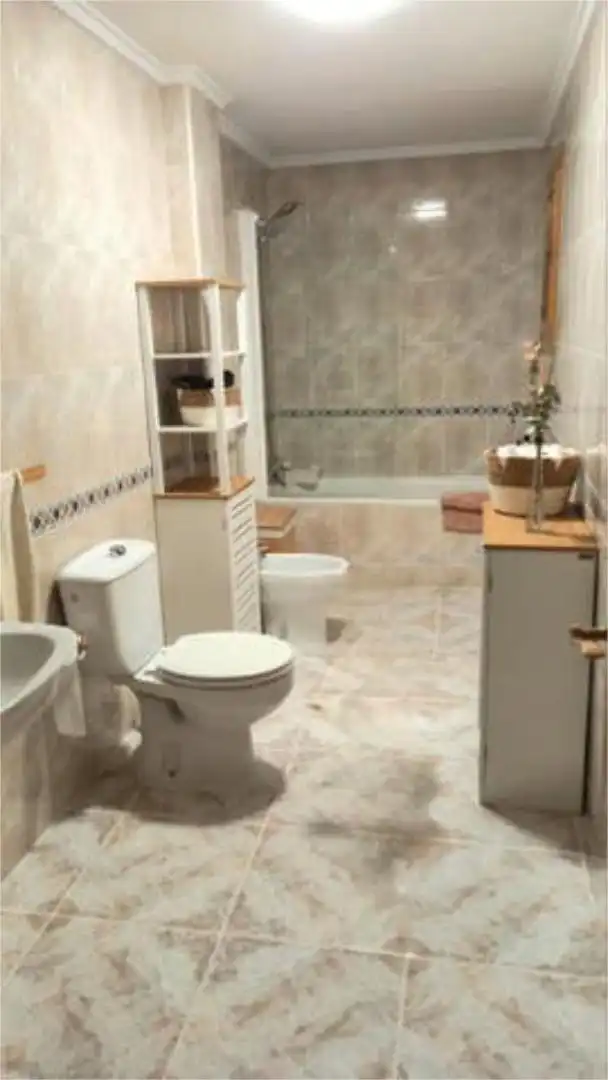 Piso de alquiler en Calas Santiago Bernabéu Baño de Piso de alquiler en Santa Pola con Piscina y Amueblado