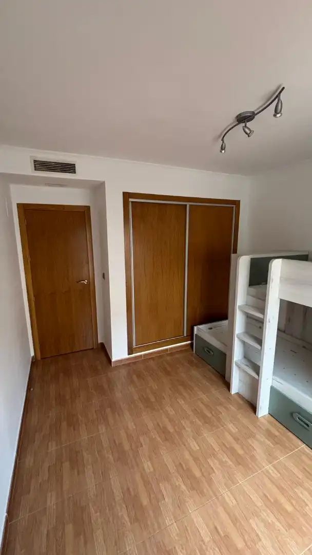 Casa adosada en venda a Calle Ayuntamientos Democráticos, 31, San Isidro Dormitori de Casa adosada en venda en San Isidro amb Aire condicionat, Terrassa i Moblat