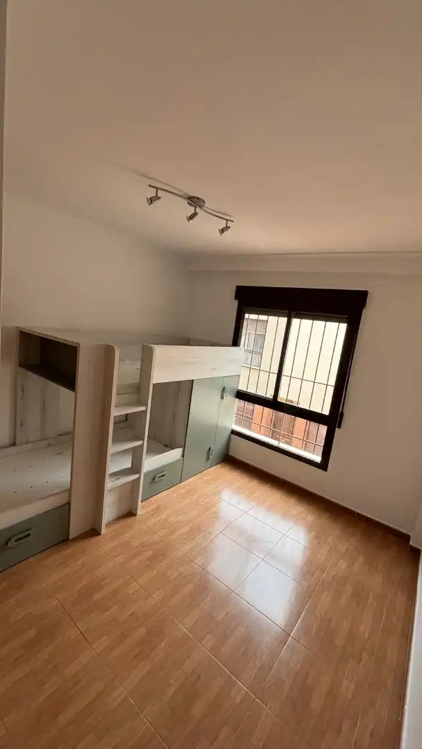 Casa adosada en venda a Calle Ayuntamientos Democráticos, 31, San Isidro Dormitori de Casa adosada en venda en San Isidro amb Aire condicionat, Terrassa i Moblat