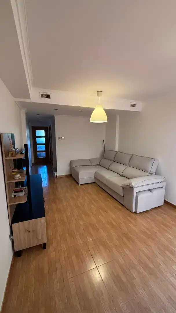 Casa adosada en venda a Calle Ayuntamientos Democráticos, 31, San Isidro Sala d'estar de Casa adosada en venda en San Isidro amb Aire condicionat, Terrassa i Moblat