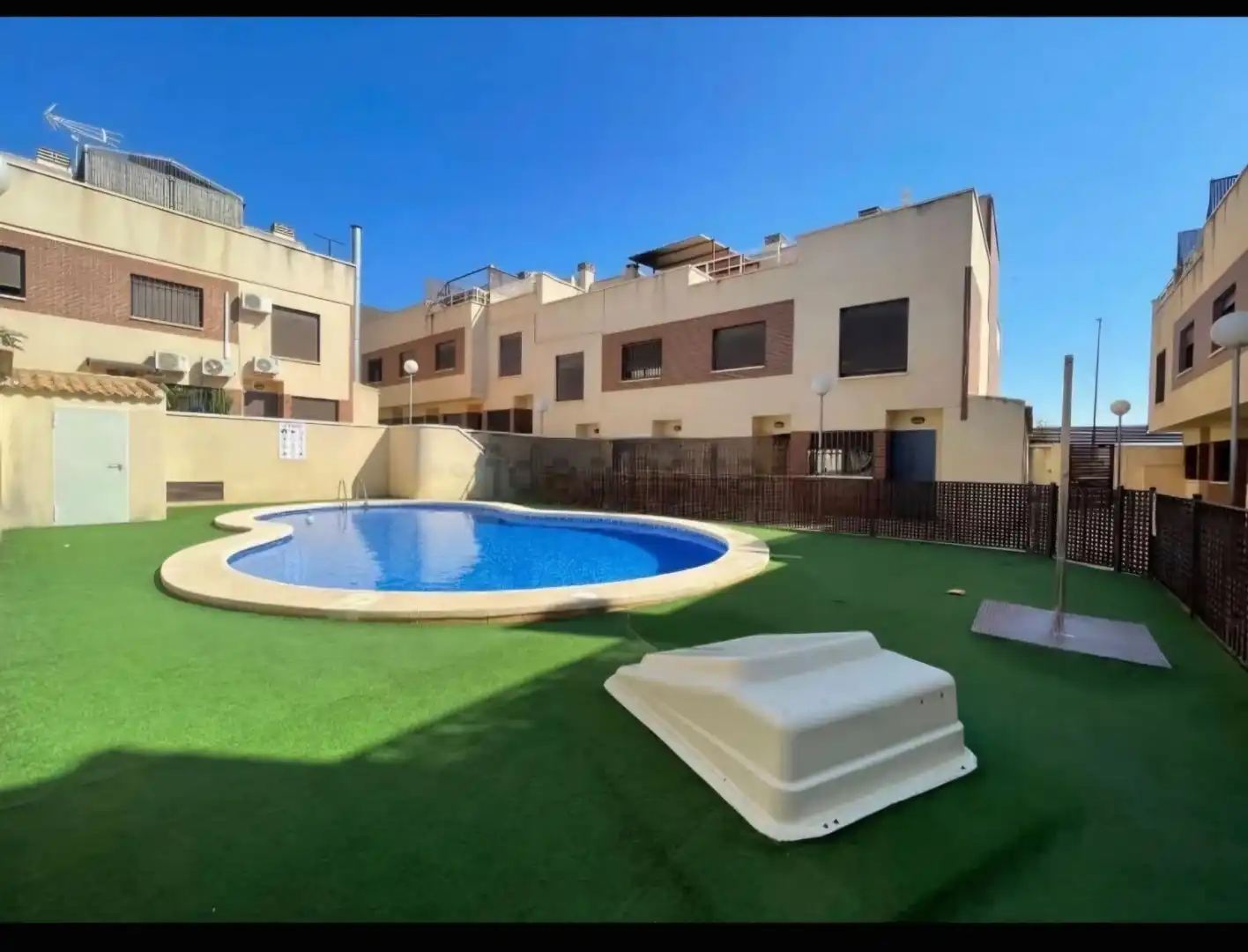Casa adosada en venda a Calle Ayuntamientos Democráticos, 31, San Isidro Piscina de Casa adosada en venda en San Isidro amb Aire condicionat, Terrassa i Moblat