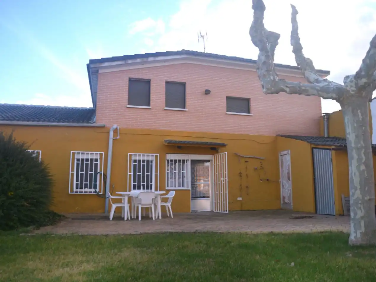 Vista exterior de Piso en venta en Valladolid con Calefacción, Jardín privado y Terraza